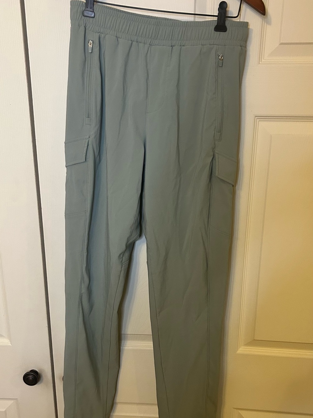 all in motion Men's jogger sweatpants cargo Pants in Sage Green